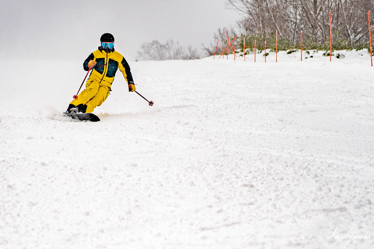2021年元旦。新しい年の始まりは、道南一の雪質を誇る『今金町ピリカスキー場』から。地元・今金町出身の同級生スキーヤーの皆さんとフォトセッション!(^^)!
